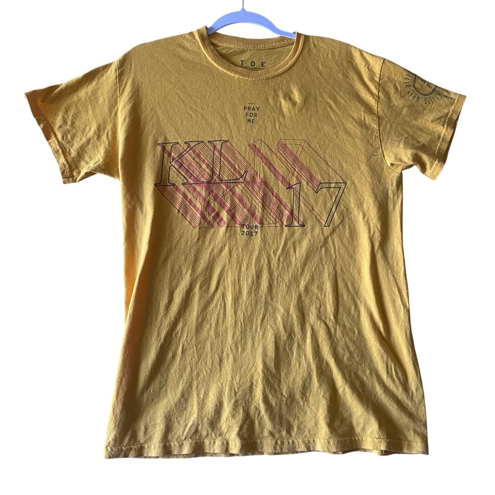 Kendrick Lamar DAMN Tour 2017 TDE Graphic T-Shirt Mustard Yellow Mens Medium